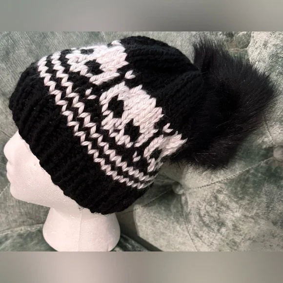 Handmade Hand Crafted Adult Knit Skull hat black and white - Picture 2 of 6